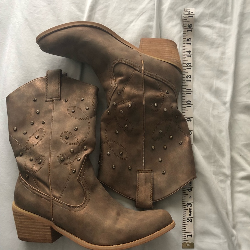 GORGEOUS silvery cowgirl boots w/ solid wood soles